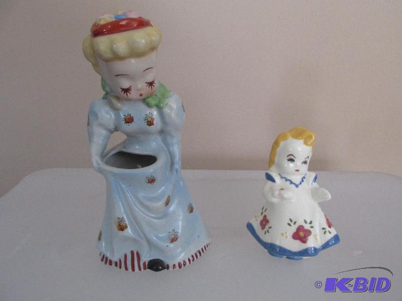 lot 164 image: A Lady and a Cute Little Girl