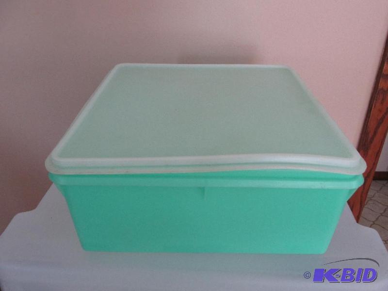 lot 166 image: Large Tupperware Box