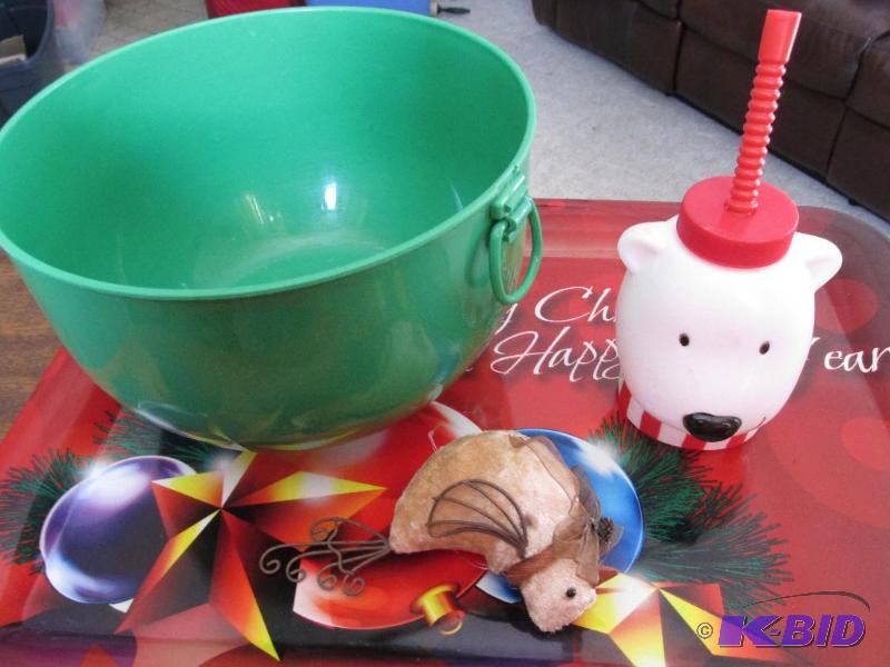 lot 18 image: Holiday Helpers