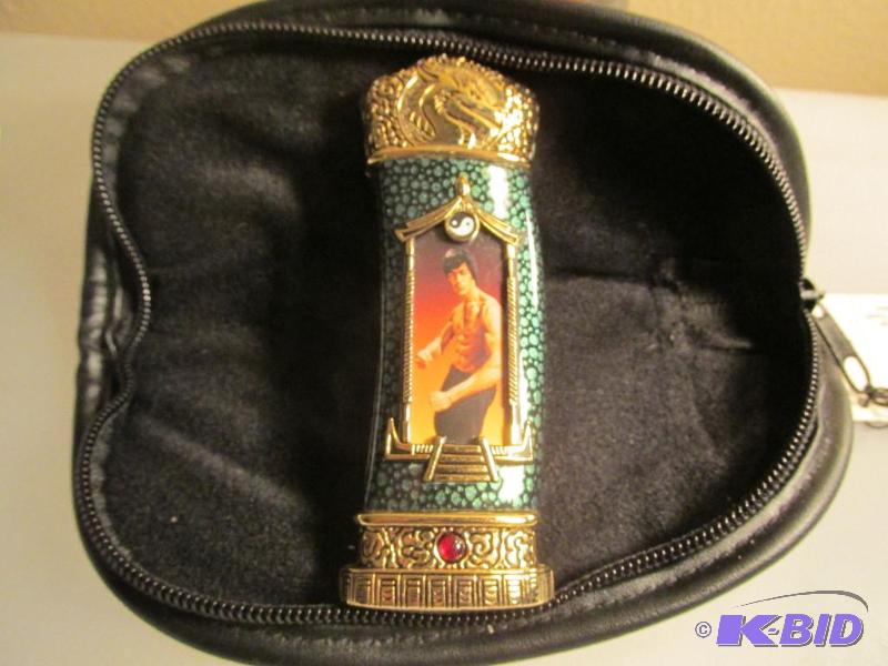 lot 213 image: Franklin Mint - Bruce Lee with Beautifully Crafted Knife