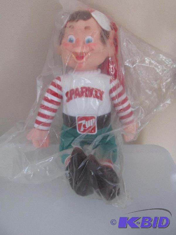 lot 223 image: 1983 Collectible - Made Exclusively for 7-UP