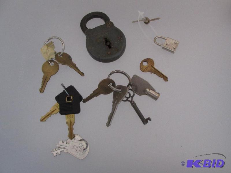 lot 236 image: Great OLD LOCK and a Bunch of Keys