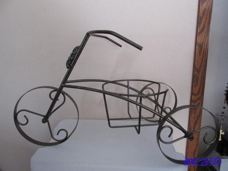 lot 247 image: 3-Wheeler for your Garden
