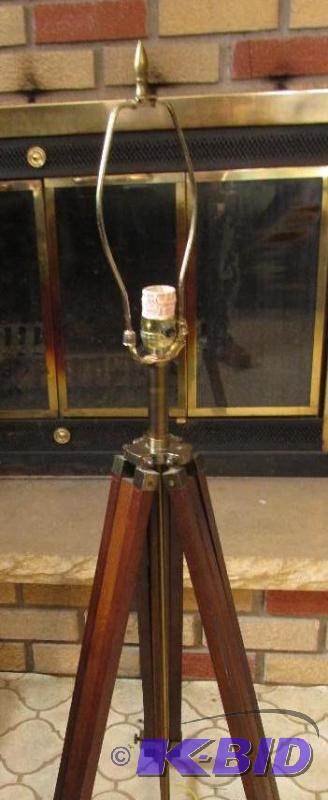 lot 27 image: Pottery Barn Tri-Pod Lamp
