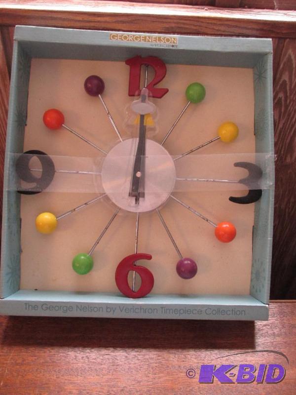 lot 32 image: Great Retro Clock - New in Box