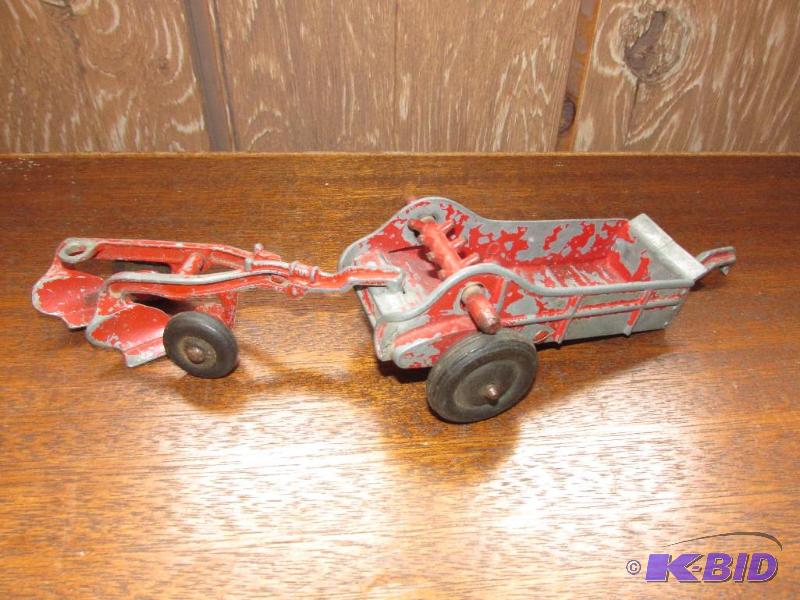 lot 36 image: Vintage Metal Farm Toys