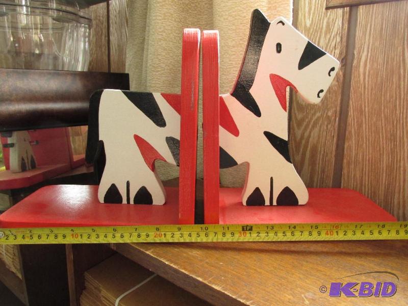 lot 46 image: CUTE Zebra Book Ends