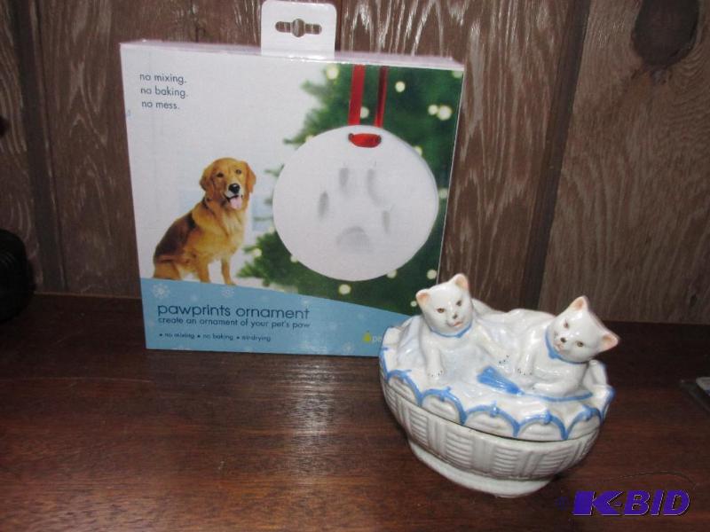 lot 64 image: Pawprints Ornament and Vintage Kitty on a Pillow Keepsake Box