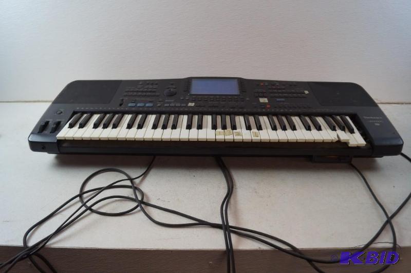 lot 15 image: keyboard