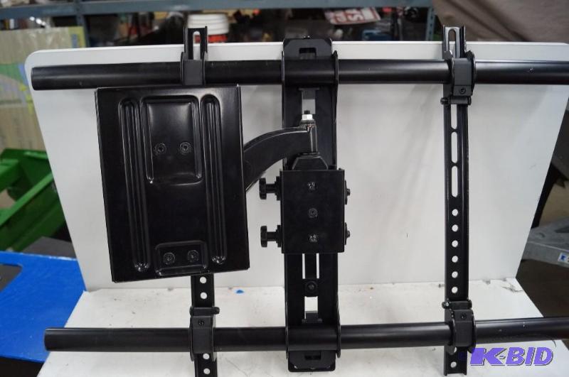 lot 31 image: tv mount