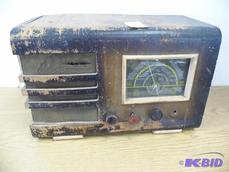 lot 1 image: Shortwave Radio