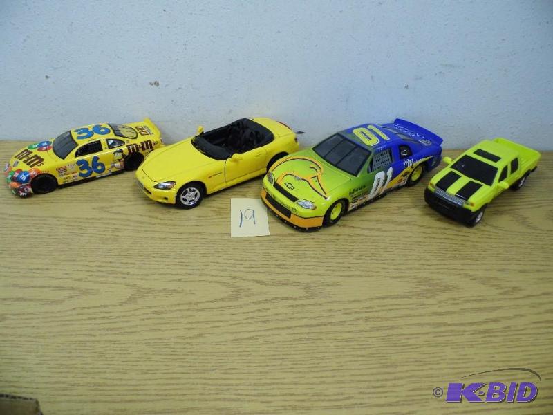 lot 19 image: 4 Diecast Vehicles