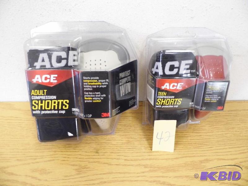 lot 42 image: New Compression Shorts wCup