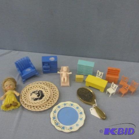 lot 108 image: Vintage Doll House Furniture