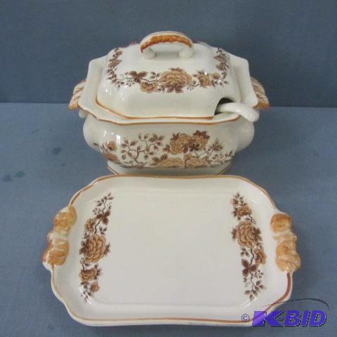 lot 116 image: Soup Tureen, Platter