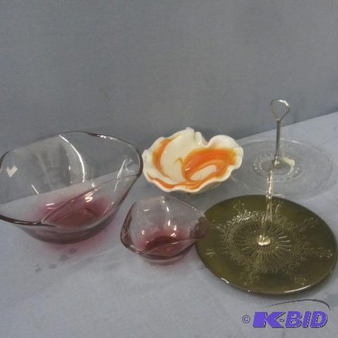 lot 117 image: Vintage Serving Pieces