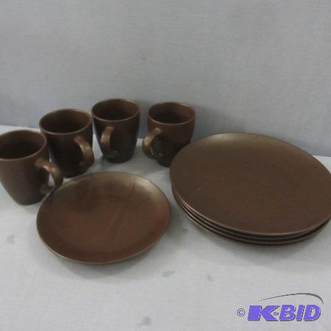 lot 121 image: Brown Dinnerware
