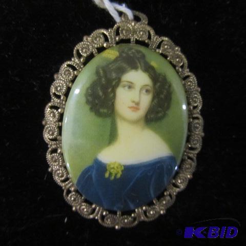 lot 126 image: Costume Jewelry