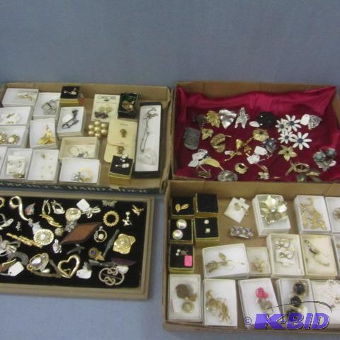 lot 127 image: Costume Jewelry