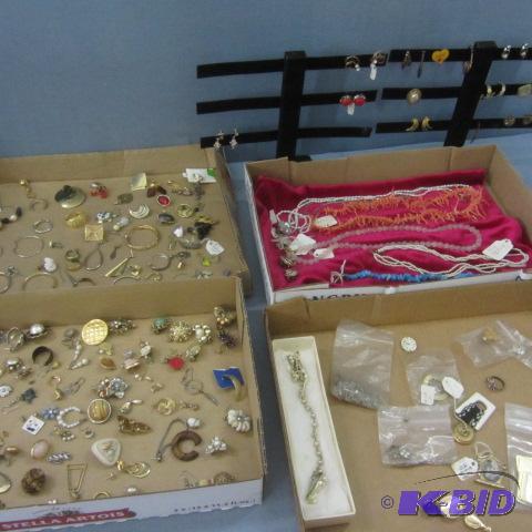 lot 131 image: Costume Jewelry