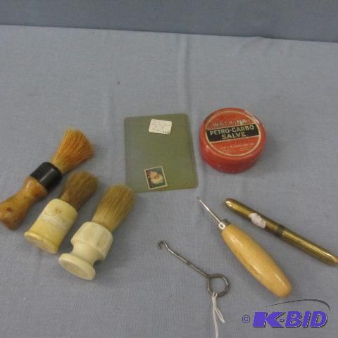 lot 137 image: Vintage Shaving Brushes