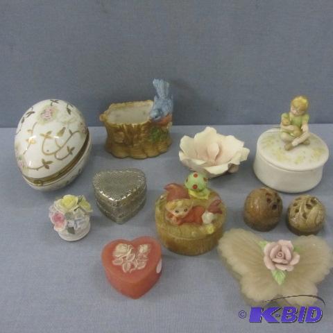 lot 145 image: Trinket Boxes