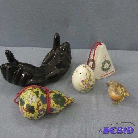 lot 147 image: Sachet Hangers, Jewelry Holder