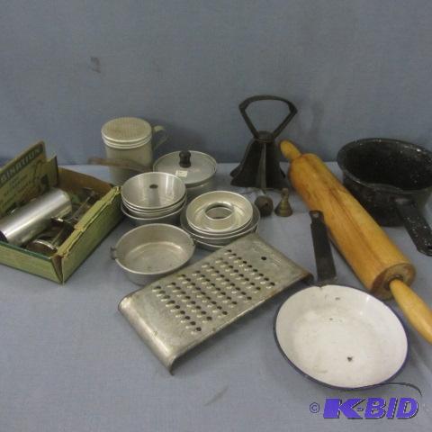 lot 186 image: Vintage Kitchenwares