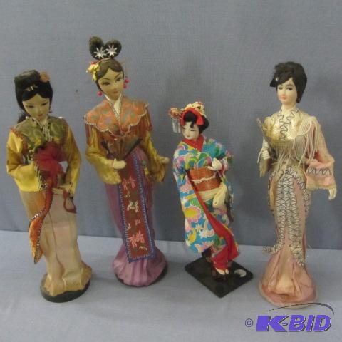 lot 210 image: Geisha Dolls