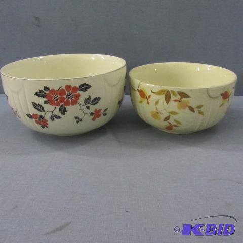 lot 251 image: Halls Jewel Tea & Poppy Bowls