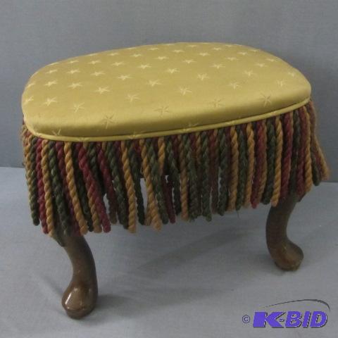 lot 252 image: Walnut Foot Stool