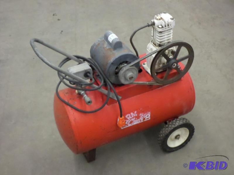 lot 133 image: Farm Air Chief Electric Air Compressor...