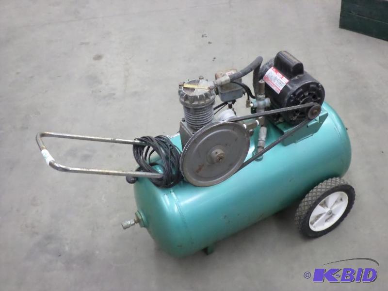 lot 134 image: 20-Gallon Electric Air Compressor...