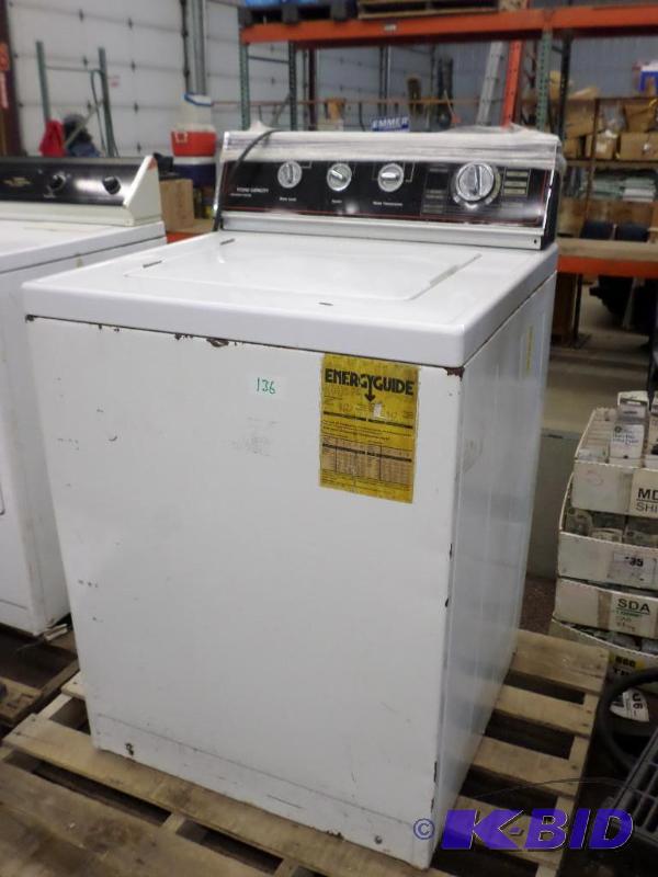 lot 136 image: Magic Chef 20-Pound Capacity Washer...