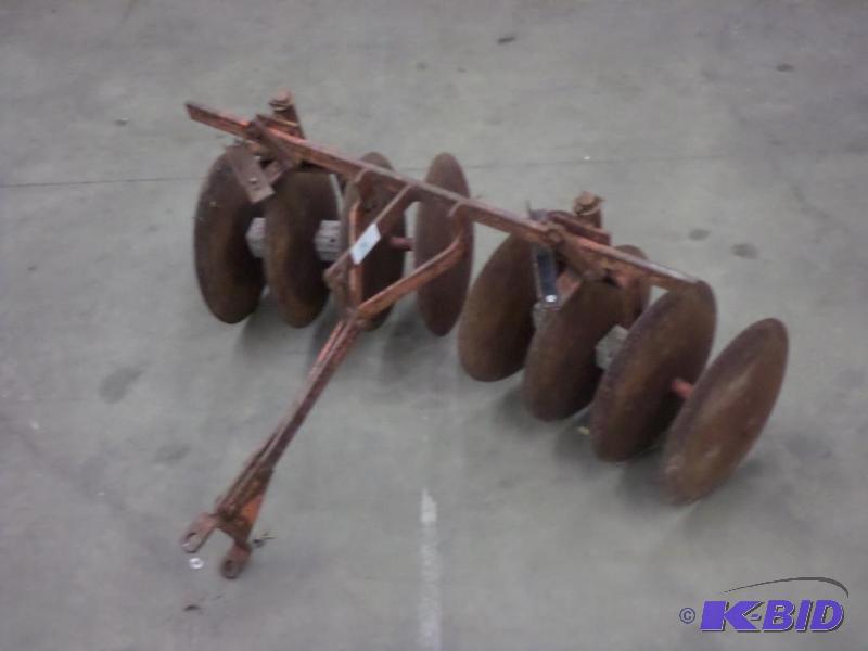 lot 16 image: Pin-Hitch Towable 36" Disc...