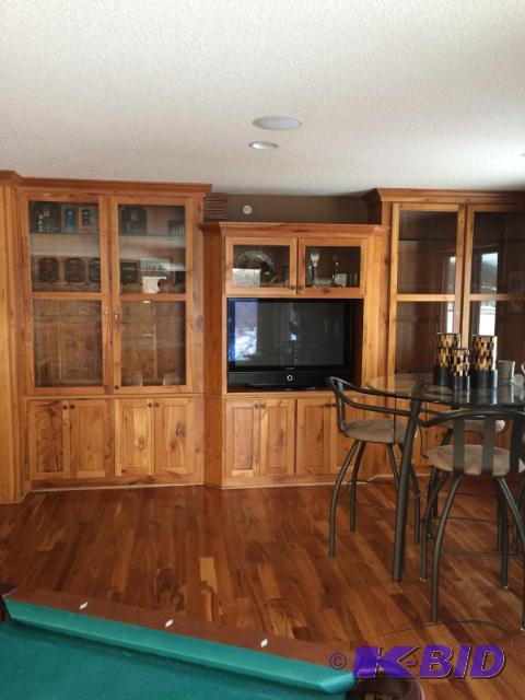 lot 163 image: Custom Made Cabinet Set With Bar & Gun Ca...