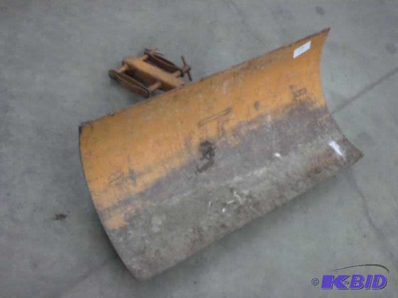 lot 17 image: Simplicity 32" Puch Blade...