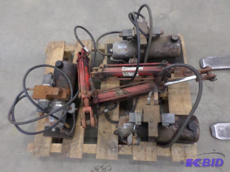 lot 43 image: (3) 12Volt ElectricHydraulic Power Supplies ...