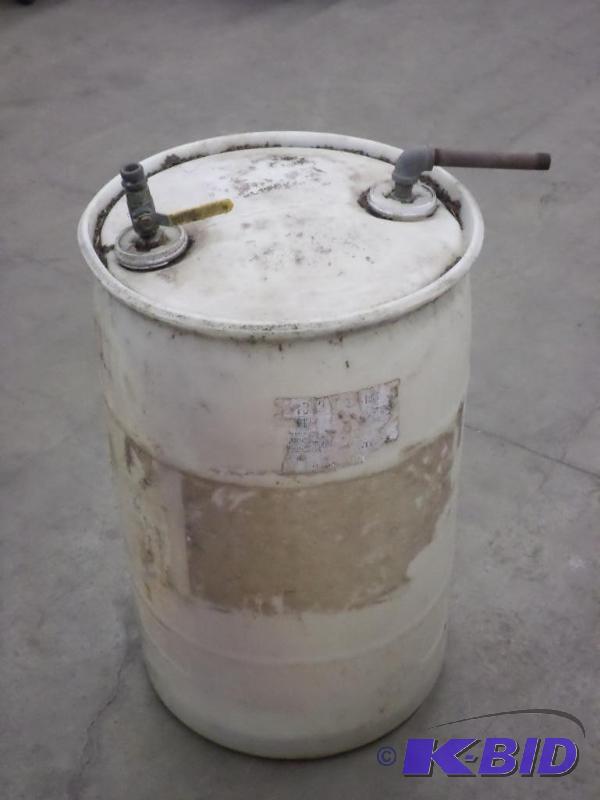 lot 48 image: 35-Gallon Plastic Barrel...