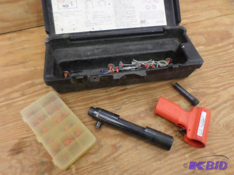 lot 54 image: Remington Low Velocity Powder Actuated Fasten...
