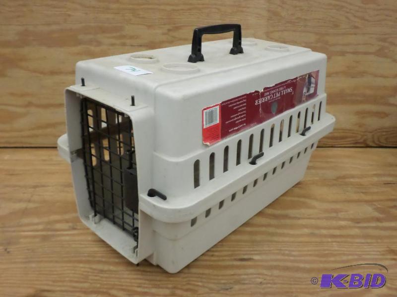 lot 74 image: Small Pet Travel Carrier...