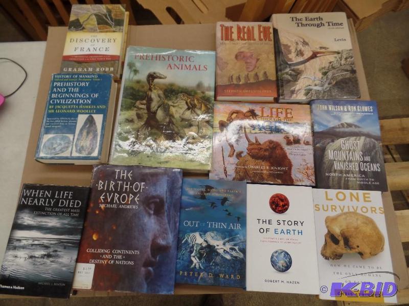 lot 31 image: Science Books