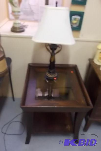 Glass Top End Table 28x24x24, 1-Lamp With Sha...