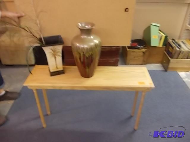 Table 39x11x23 2-Large Vases (1-With Peacock ...