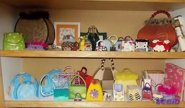 Contents On 2-Shelves Fancy Boa Dresser Lamps...
