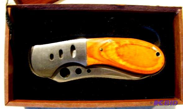 lot 97 image: Knife Gift In a Box - Folded its 4" long...