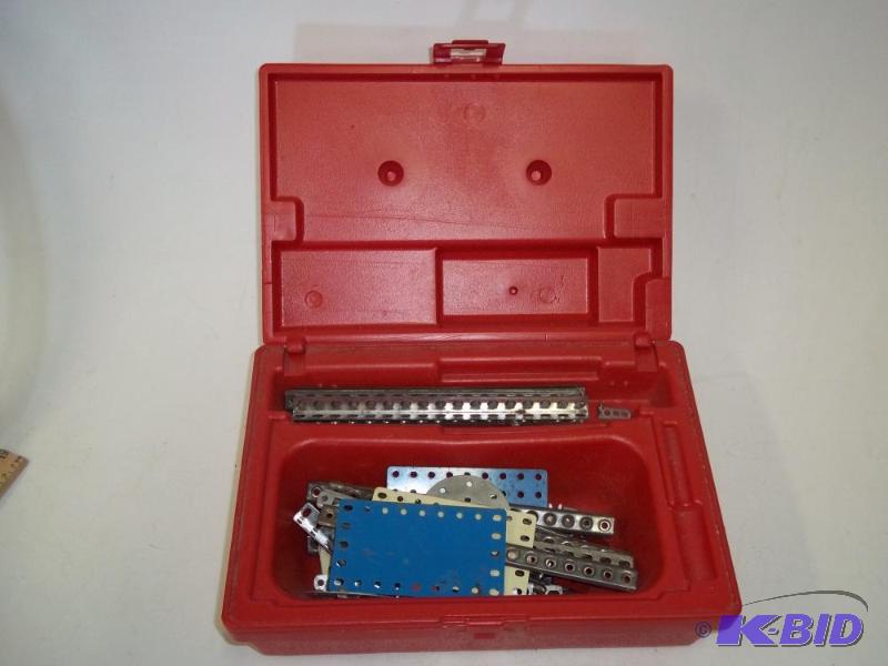 lot 1 image: Erector Toy with Case...