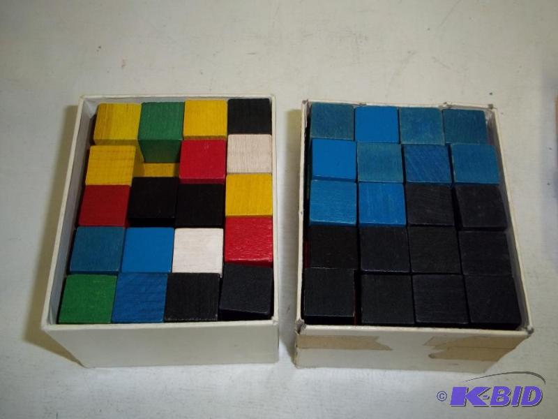 lot 17 image: Wood learning color cubes...