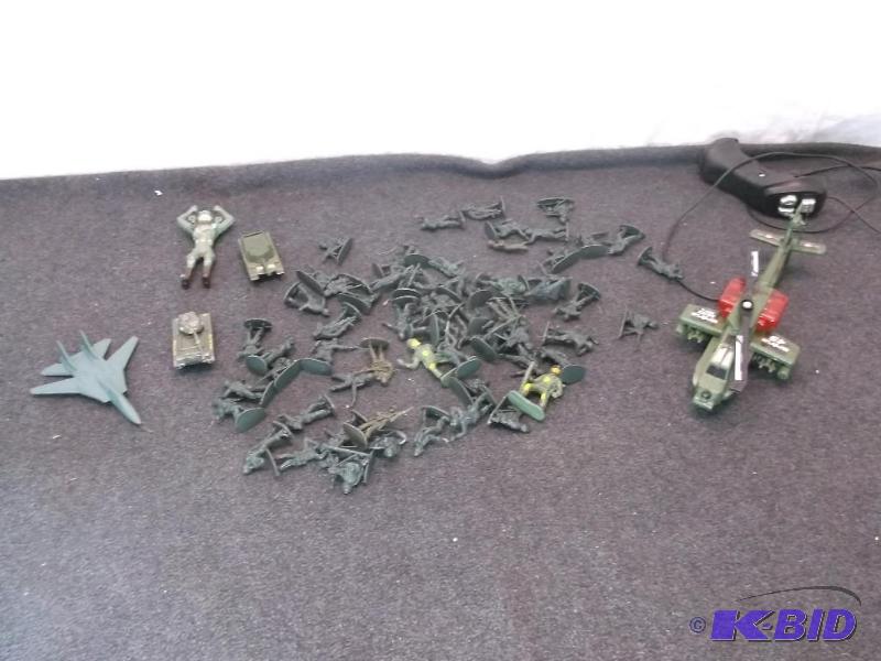 lot 116 image: Large lot of army men, helicopter, and tanks....