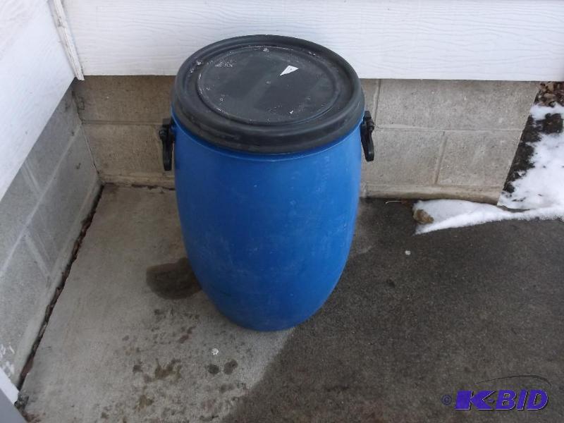 lot 136 image: 20 gallon food grade barrel....